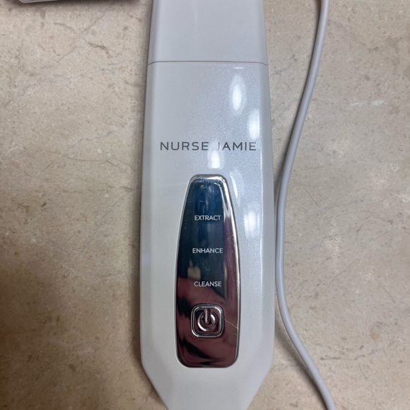 Dermascrape Ultrasonic Skin Scrubbing & Skin Care Enhancing Tool
NURSE JAMIE - Picture 4 of 5